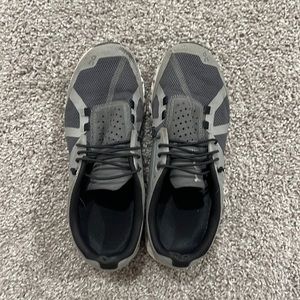 Gray On Cloud size 7.5 womens.